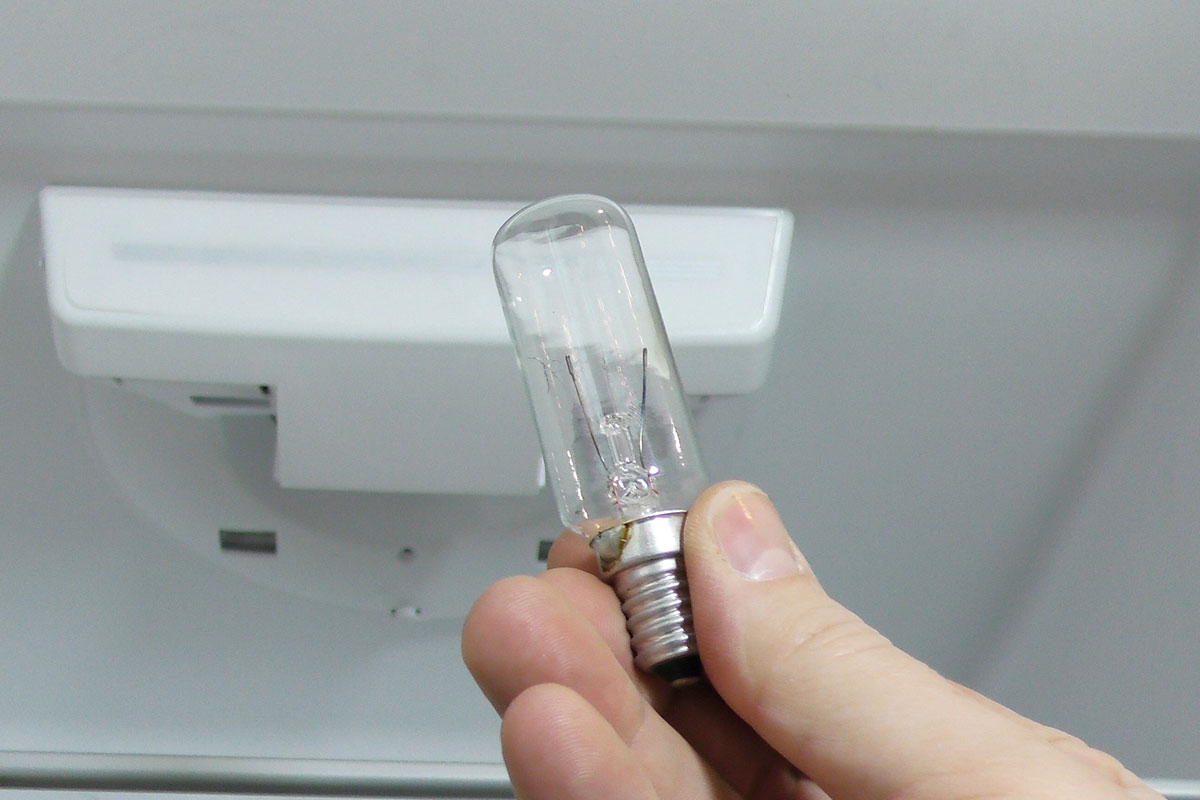 kühlschrank-lampe wechseln - anleitung @ diybook.de