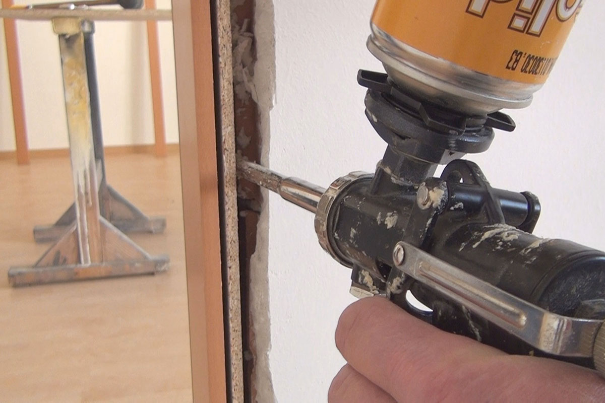 Tür einbauen, Türzarge einbauen Anleitung diybook.de