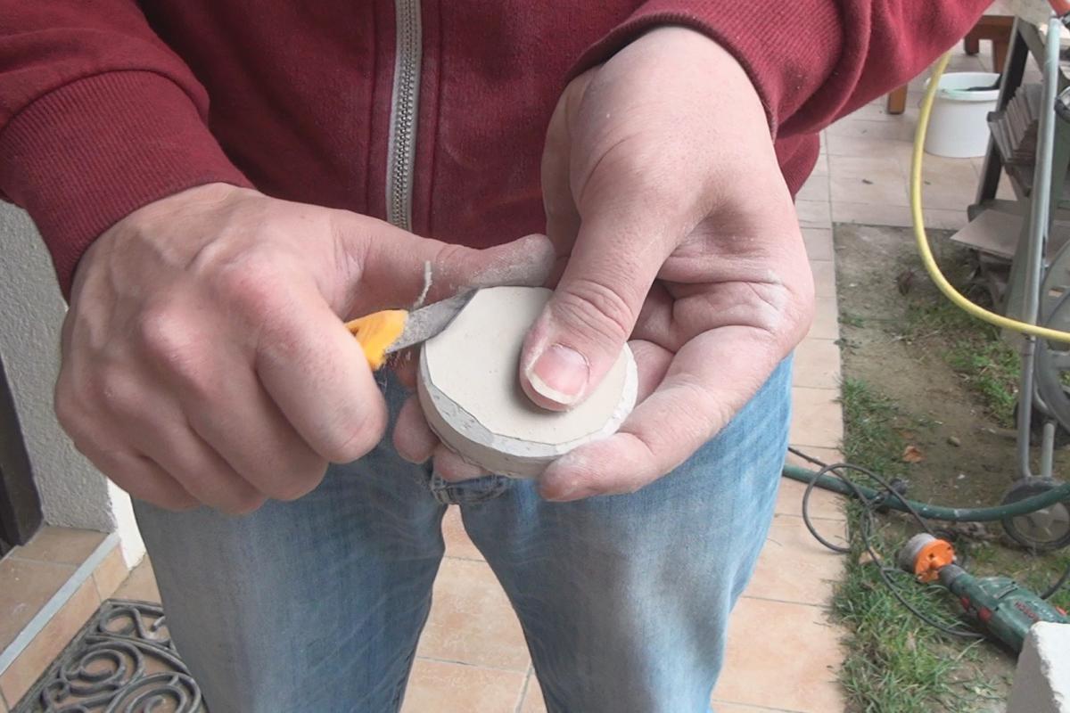 Loch In Einer Rigipswand Reparieren Anleitung Diybook De