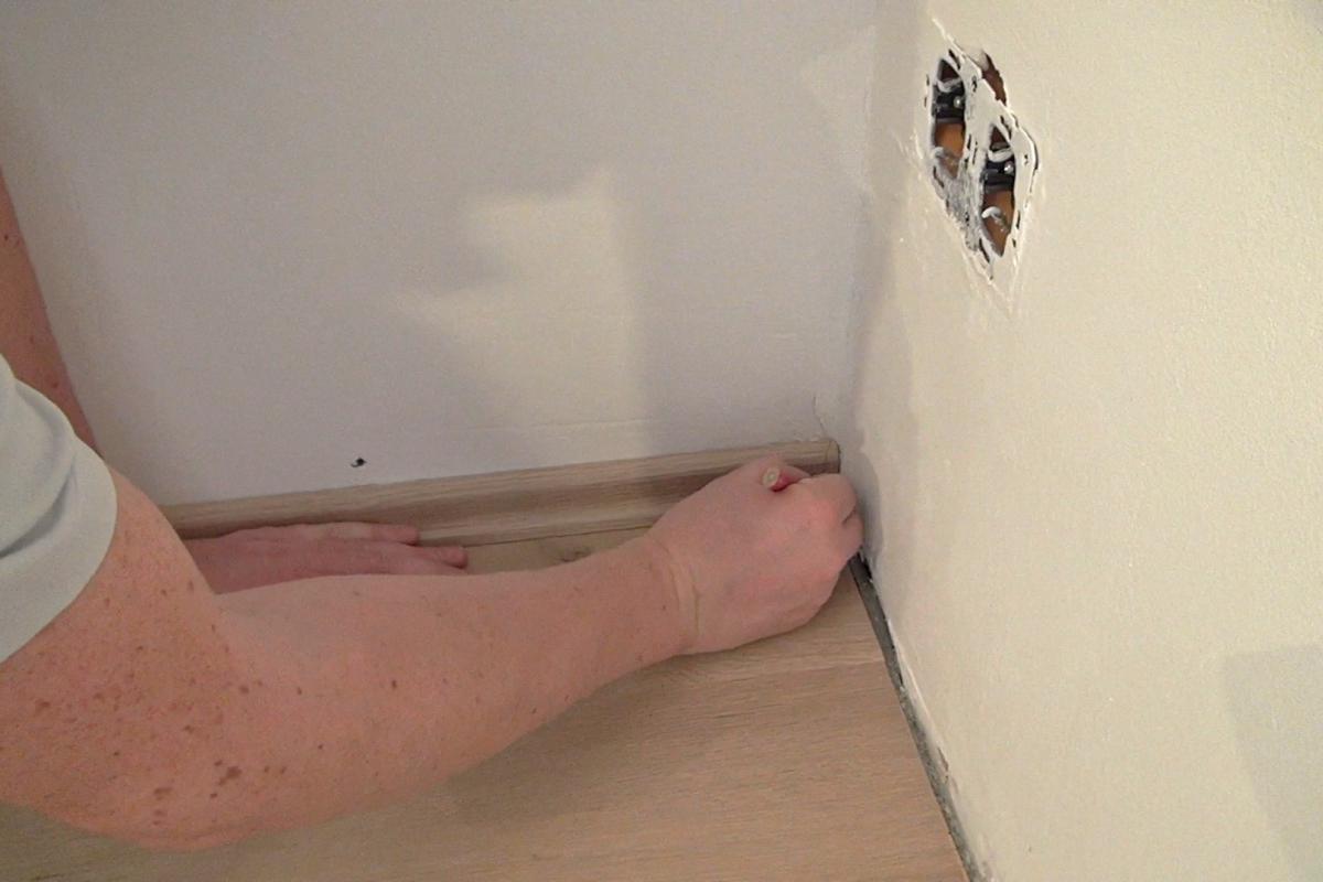 sockelleisten kleben anleitung diybook de