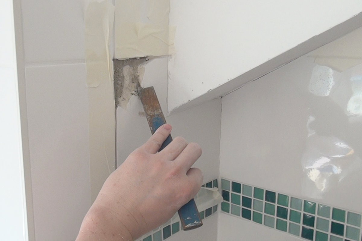 Einzelne Fliesen Austauschen Anleitung Und Tipps Vom Fliesenleger Fliesen Legen Diybook De