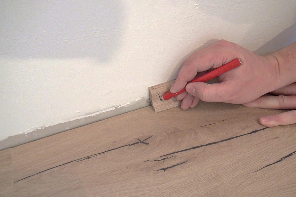 sockelleisten kleben anleitung diybook de