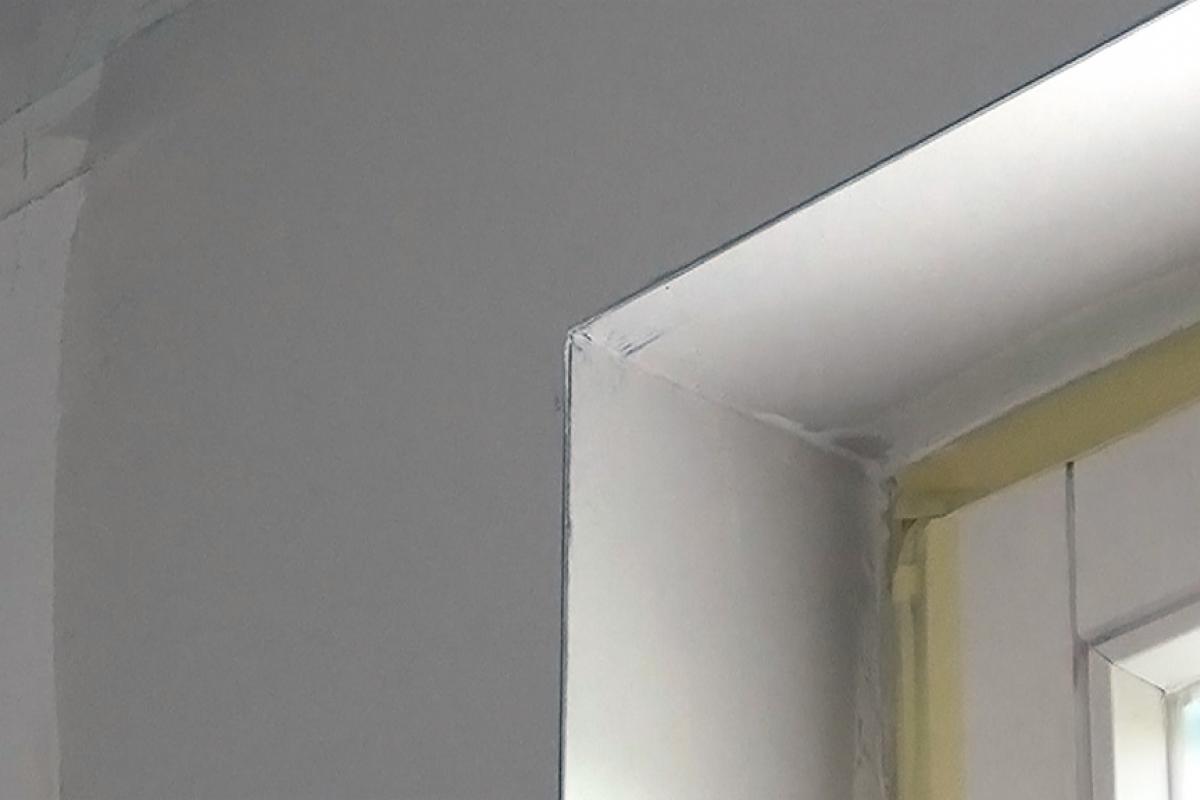 Kantenschutz leicht setzen - Kantenschutz setzen an Außenecken von Wänden  und Decken - Anleitungen - Innenausbau Reparatur - Baumit Deutschland  Produkte