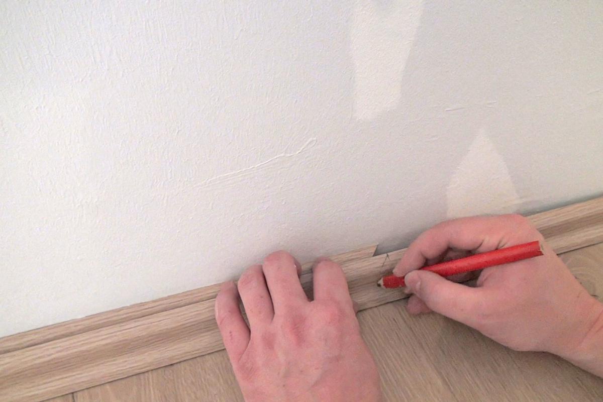 sockelleisten kleben anleitung diybook de