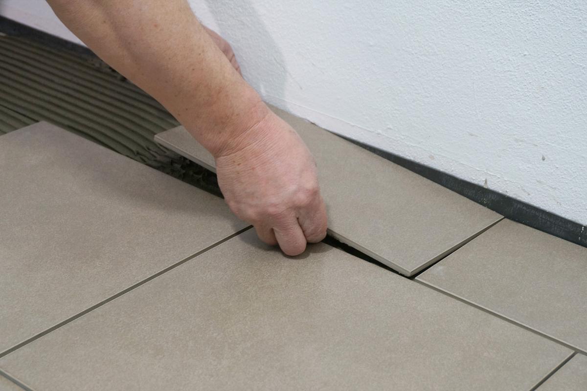 Bodenfliesen Verlegen Anleitung Diybook De