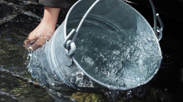 Wasser aus eigenem Brunnen schöpfen