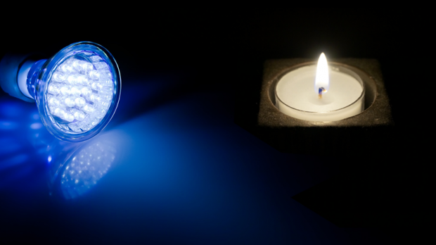 LED und Kerzenschein
