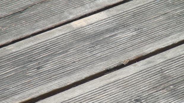 holzterrasse reinigen terrassendielen im detail mit soda holzterrasse reinigen terrassendielen im detail mit soda