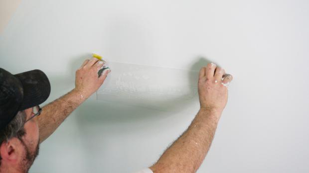Wandschablone richtig ausmalen - Anleitung @ diybook.de