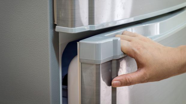 Bomann Kühlschrank Wasserablauf : 5 gründe warum der kühlschrank vereist ratgeber @ diybook.de Bomann Kühlschrank Wasserablauf : 5 gründe warum der kühlschrank vereist ratgeber @ diybook.de