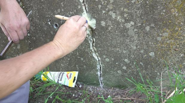 Risse in Beton ausbessern Anleitung diybook.de
