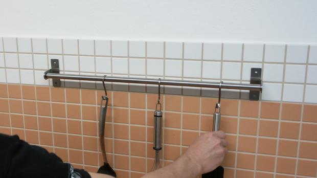 Küchenreling ohne bohren befestigen tipps und tricks @ diybook.de