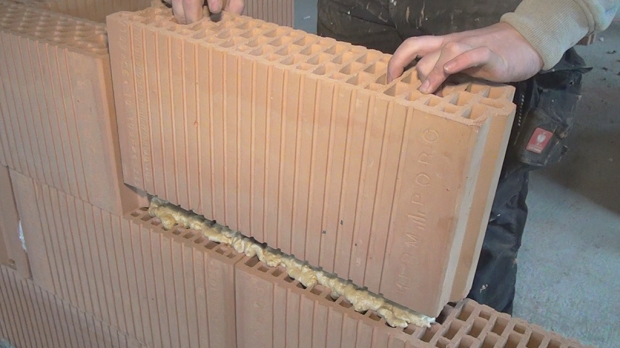 Trennwand bauen: Das Mauern ohne Mörtel - Anleitung @ diybook.de