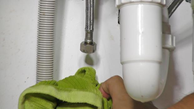 Küchenarmatur wechseln - Anleitung @ diybook.de