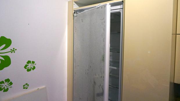 Smeg Kühlschrank Tür Umbauen : Kühlschrank scharnier wechseln anleitung @ diybook.de Smeg Kühlschrank Tür Umbauen : Kühlschrank scharnier wechseln anleitung @ diybook.de