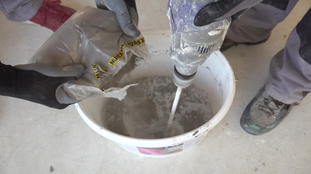 Badezimmer-Boden abdichten - Anleitung @ diybook.de