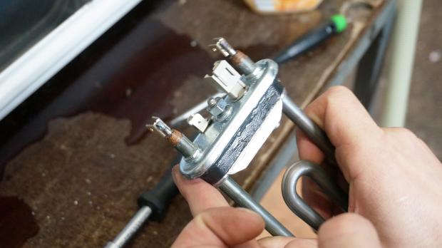 AEG Waschmaschine - Heizstab ausbauen und wechseln. Reparatur-Anleitung @ diybook.de