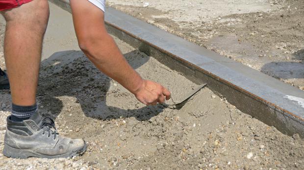 Randsteine setzen Anleitung um Betonrandsteine zu verlegen