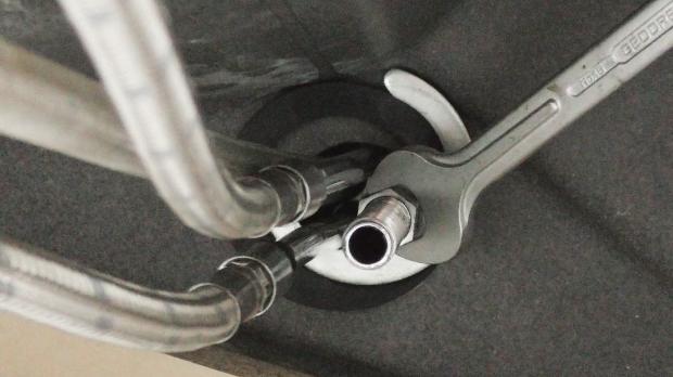 Küchenarmatur wechseln - Anleitung @ diybook.de