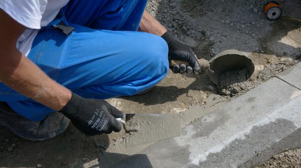 Randsteine setzen Anleitung um Betonrandsteine zu verlegen