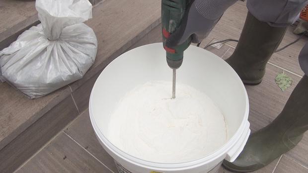 Aufrühren der ersten Komponente
