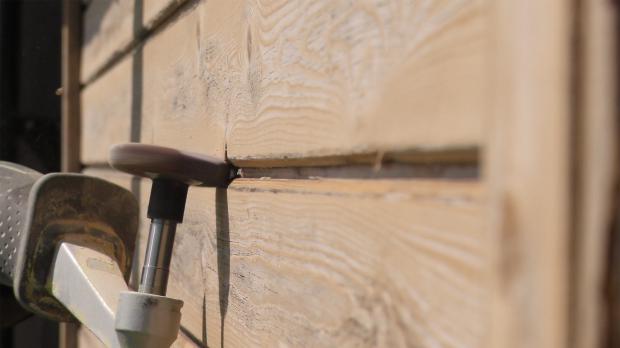 Gartenhaus neu streichen Grundieren und Lasieren Anleitung diybook.de