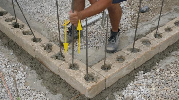 Gartenmauer Selber Bauen Das Errichten Einer Betonsteinmauer Anleitung Diybook De