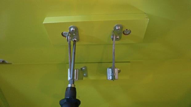 Ausgerissene Schrauben reparieren - Anleitung @ diybook.de