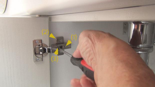 Kaputtes Scharnier reparieren - Anleitung @ diybook.de