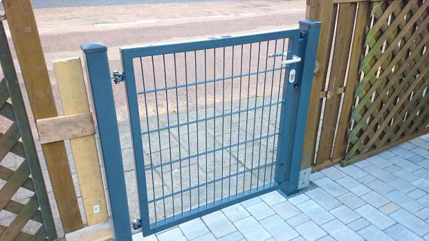 Gartentor selber bauen Torpfosten einbetonieren Anleitung Gartentor Holz Selber Bauen Bauanleitung ~ Gartentor selber bauen Torpfosten einbetonieren Anleitung