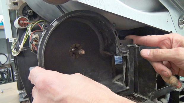 Whirlpool-Trockner dreht sich nicht mehr - Teil 1 - Anleitung @ diybook.de