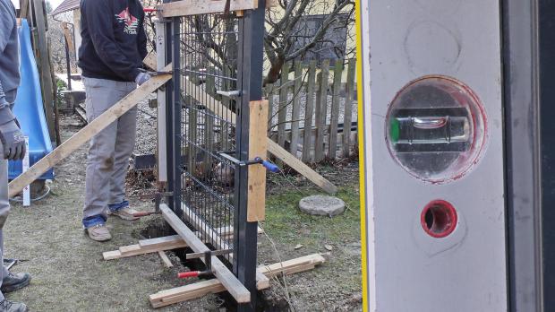 Doppelstabmatten Freistehendes Gartentor montieren Anleitung