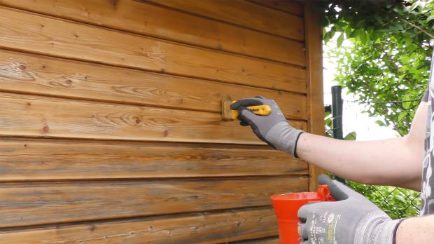 Gartenhaus neu streichen Grundieren und Lasieren Anleitung diybook.de