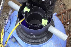 Regenwassertank einbauen - Kugeltank vorbereiten