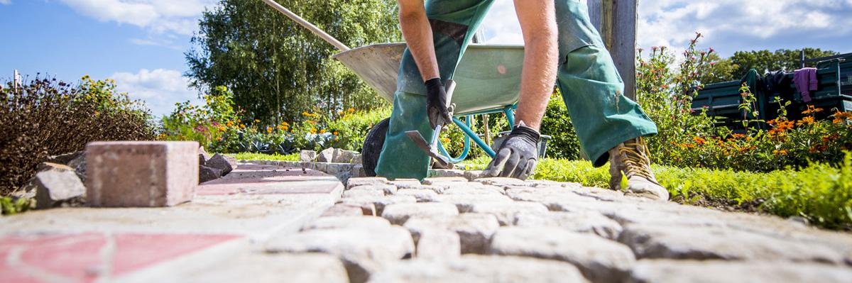Gartendusche Entwässerung: So bleibt Ihr Garten trocken und sauber () Gartendusche Entwässerung: So bleibt Ihr Garten trocken und sauber