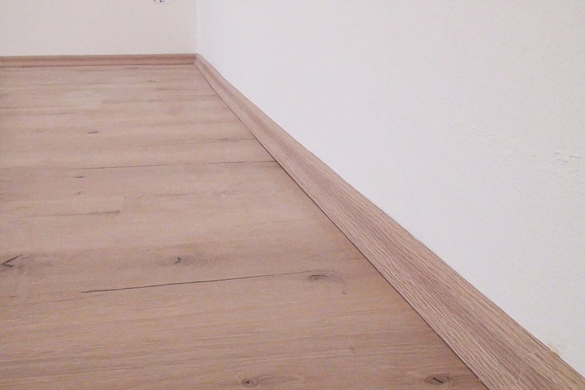 Fußbodenleisten  dekorative Schnittstelle zwischen Wand & Boden
